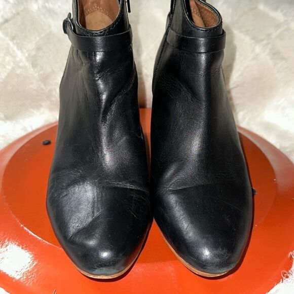 Lucky Brand 8.5 Black Tan Mabina Zip Side Buckle Leather Ankle Heel Boots - Picture 5 of 13